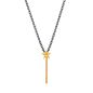 Preview: An einer feinen, schwarze Gliederkette hängt ein magisch-schöner Sternen-Zauberstab Anhänger aus 14 kt. Gold. Der Zauberstab hat einen Stern als Kopf an dessen Rückseite sich die Öse für die Kette befindet. Das Schmuckstück wird in Athen handgefertigt.