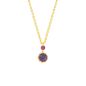 Preview: Die goldene Gliederkette hat einen Anhänger aus zwei runden Edelsteinen mit Cabochon-Schliff. Der kleine, rote Rubin liegt an der Öse an und der größere, blaue Iolith mit gezackter Fassung folgt darunter. Aus 14 Karat Gold in Athen handgefertigt.