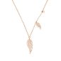 Preview: An dieser feinen Gliederkette hängt einen zirkonia-besetzter Flügel-Anhänger an einer zentralen, festen Öse. Nach oben versetzt folgen ein zweiter, kleinerer Flügel und ein dann ein gefasster Zirkonia. Aus rosévergoldetem Sterling Silber handgefertigt.