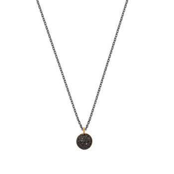 Die zauberhafte Halskette von Krinaki Jewelry aus schwarzem Silber mit funkelndem, goldenem Anhänger, besetzt mit schwarzen Zirkonias, wartet schon im Perlenmarkt auf Dich! Jetzt entdecken!
