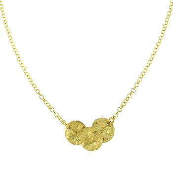 Exquisite Halskette mit kleinen gehämmteren Plättchen aus vergoldetem Sterling Silber. alisia Schmuck wird in Italien gefertigt: Jetzt versandkostenfrei im Perlenmarkt OnlineShop bestellen!