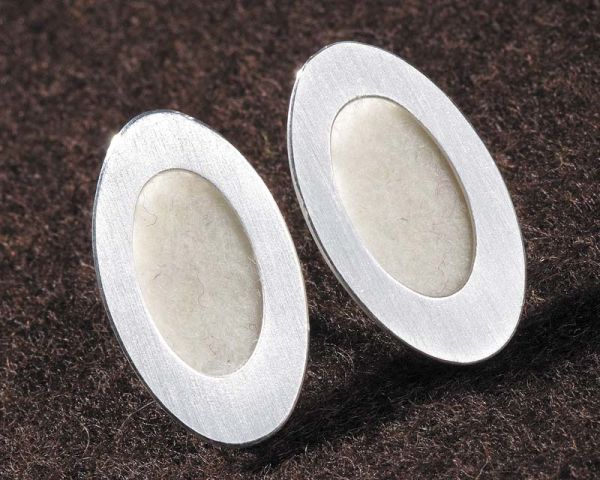 Elegante, ovale Ohrringe mit Filzpads in 17 Farben. Filzis Schmuck ist verwandelbar: Mit den auswechselbaren Filzpads können Sie Ihre Ohrringe im Handumdrehen auf Ihr Outfit abstimmen. Jetzt versandkostenfrei im Perlenmarkt OnlineShop bestellen!