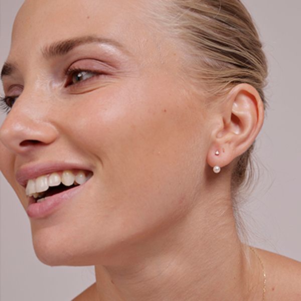 Ohrstecker aus 18 Karat Gold (Feingehalt 750 mit Prägung) mit Diamanten und Perlen.