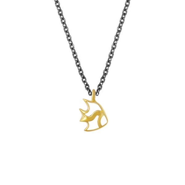 An dieser feinen, schwarzen Gliederkette schwimmt ein fantastischer kleiner Fisch von Krinaki Jewelry aus Gold. Der tropische Riff-Fisch hat eine Öse an der Rückenflosse und läuft frei auf der Kette. Aus 14 kt Gold in Athen handgefertigt.