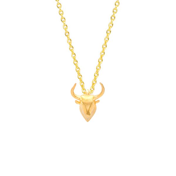 Die feine Gliederkette von Krinaki Jewelry trägt einen fantastischen, goldenen Stierkopf, plastisch und detailverliebt gefertigt mit spitzen Hörnern und kleinen Ohren. Aus 14 kt Gold in Athen handgefertigt.