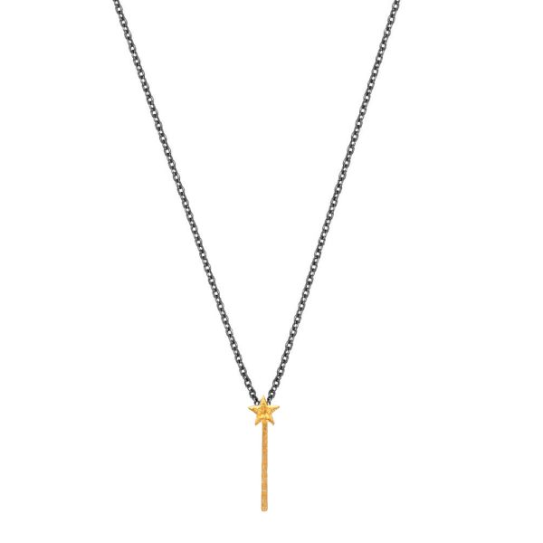 Die magische Halskette aus geschwärztem Silber mit goldenem Sternen-Zauberstab Anhänger wartet schon im Perlenmarkt-Onlineshop auf Dich! Jetzt entdecken!
