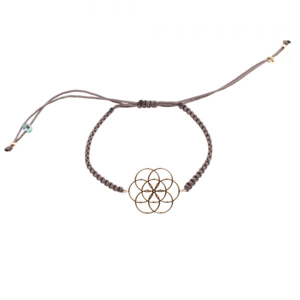 Reizendes Armband mit wunderschönem, roségoldenem Ornament-Anhänger und Stoff-Zug in Taupe. Kurshuni Schmuck wird in Istanbul handgefertigt. Jetzt versandkostenfrei im Perlenmarkt OnlineShop bestellen!