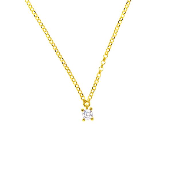 Die Hälften dieser feinen Gliederkette treffen sich in der Mitte der Kette in einer Öse an der ein einzelner Zirkonia mit vierfacher Krappenfassung hängt. Die Kette wird aus vergoldetem Sterling Silber in Istanbul handgefertigt.