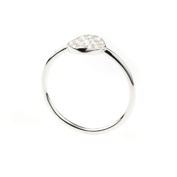 Wunderschöner kleiner Ring aus rhodiniertem Silber mit funkelnden Zirkonias. Kurshuni Schmuck wird in Istanbul handgefertigt. Jetzt versandkostenfrei im Perlenmarkt OnlineShop bestellen!