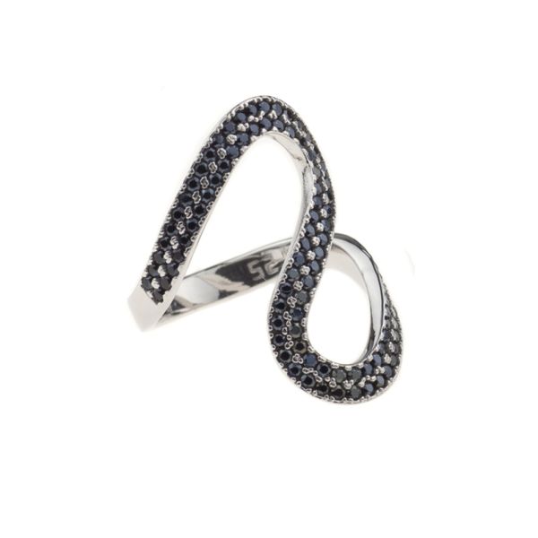 Eleganter Ring mit wunderschöner, verspielter Form aus rhodiniertem Silber mit Schwarzem Spinell. Kurshuni Schmuck wird in Istanbul handgefertigt. Jetzt versandkostenfrei im Perlenmarkt OnlineShop bestellen!