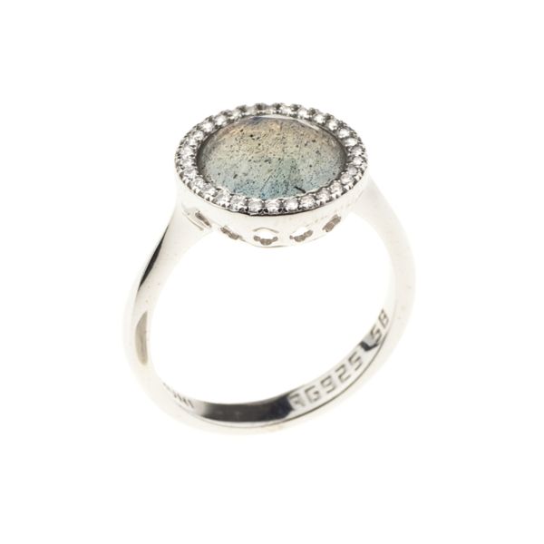 Umwerfender Ring aus rhodiniertem Sterling Silber mit facettiertem Labradorit und umlaufenden Kreis aus funkelnden Zirkonias. Kurshuni Schmuck wird in Istanbul handgefertigt: Jetzt versandkostenfrei im Perlenmarkt OnlineShop bestellen!