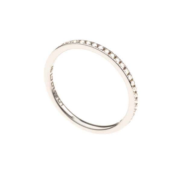 Zauberhaft eleganter Ring aus rhodiniertem Silber mit umlaufenden, funkelnden Zirkonias. Kurshuni Schmuck wird in Istanbul handgefertigt. Jetzt versandkostenfrei im Perlenmarkt OnlineShop bestellen!