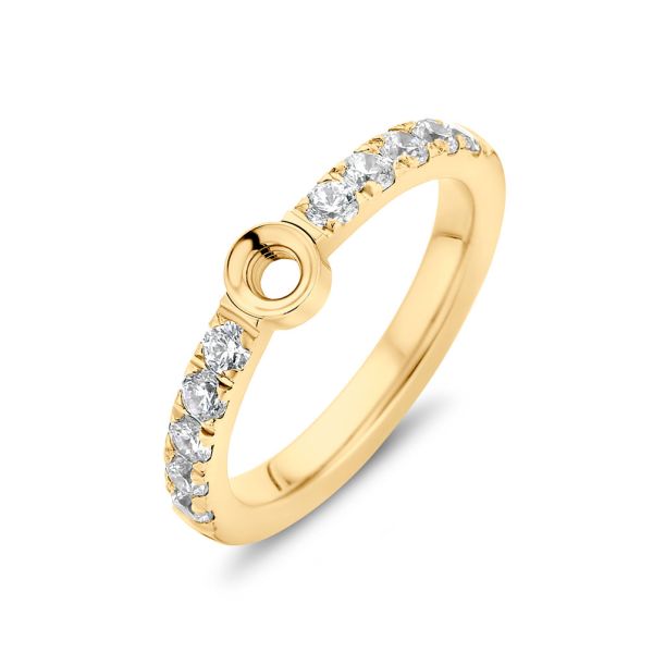 Funkelnder MelanO Ring in glänzendem Gold mit kleinen Zirkonias für alle Twisted Ringaufsätze. Der Ring kann einzeln und in Kombination mit weiteren Twisted und Friends Ringen getragen werden. Jetzt versandkostenfrei im Perlenmarkt OnlineShop bestellen!