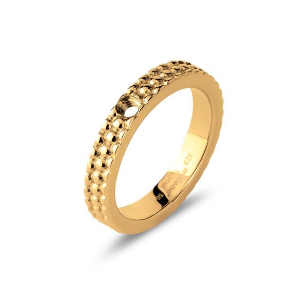 Der Melano Twisted Tola Ring hat ein cooles gepunktetes Relief. Die kleinen Kugeln brechen das Licht und sorgen für ein schönes Glitzern. Der Tola-Ring ist 4 mm breit und für alle Melano Twisted Ringaufsätze geeignet.