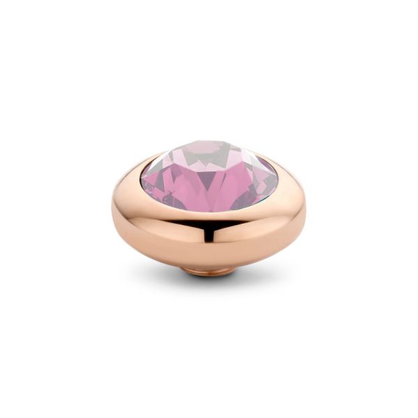 Der glitzernde MelanO Ringaufsatz hat einen Zirkonia in Pink mit einer runden, roségoldenen Fassung. Der Zirkonia im Facettenschliff ragt aus der Fassung hervor und der Aufsatz hat ein Gewinde passend für alle MelanO Vivid Ringe.