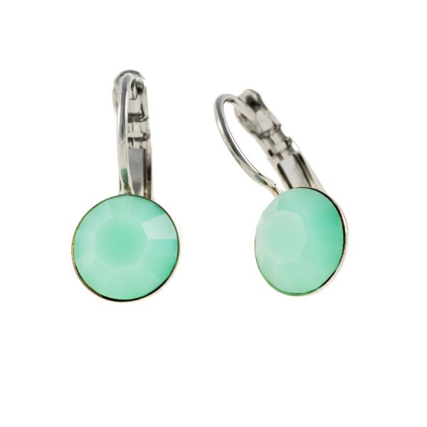Diese bezaubernden kleinen Ohrringe werden bei uns im Perlenmarkt hergestellt. Der Swarovski® Strass-Stein in Mint Alabaster sitzt jeweils am unteren Ende einer feinen, leicht geschwungenen Klappbrisur aus Weißbronze (silberne Farbe).