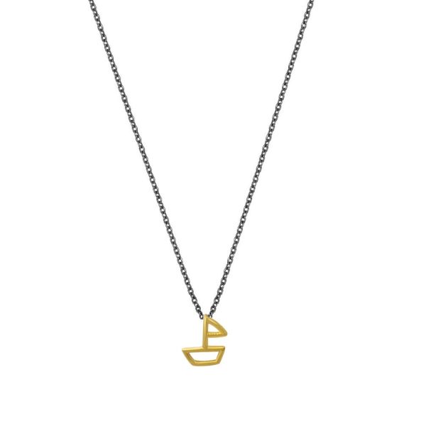 Die zauberhafte Halskette von Krinaki Jewelry aus geschwärztem Sterling Silber mit verspieltem Strich-Segelboot aus Gold als Anhänger wartet schon im Perlenmarkt OnlineShop auf Dich! Jetzt entdecken!