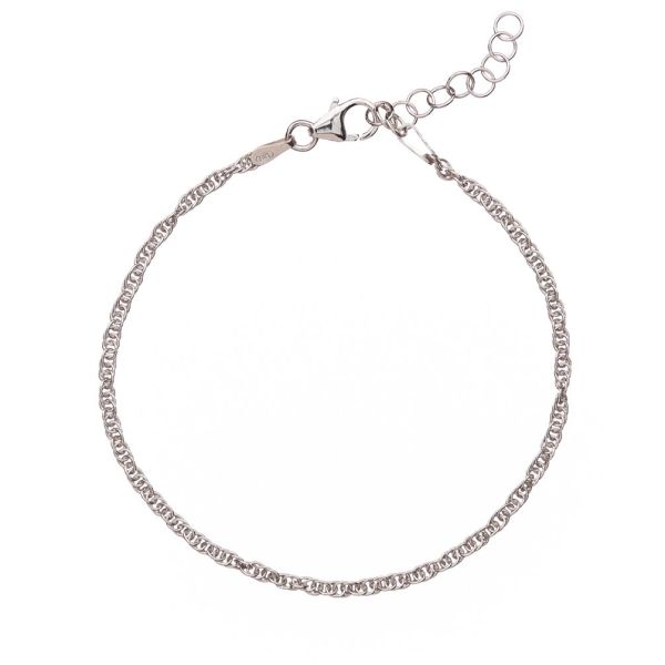 Dieses hübsche, elegante kleine Glieder-Armband ist mehrfach gesetzt. Durch jedes der Kettenglieder sind jeweils vier weitere Glieder geführt, wodurch das Armband deutlich an Dichte gewinnt. Aus rhodiniertem Sterling Silber in Italien gefertigt.