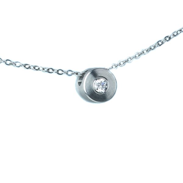 Edler kleiner Ernstes Design Anhänger mit funkelndem, in Edelstahl gefasstem Brillant. Ernstes Design verwendet ausschließlich hochwertige Materialien und fertigt seine Schmuckstücke in Deutschland. Versandkostenfrei im Perlenmarkt OnlineShop!