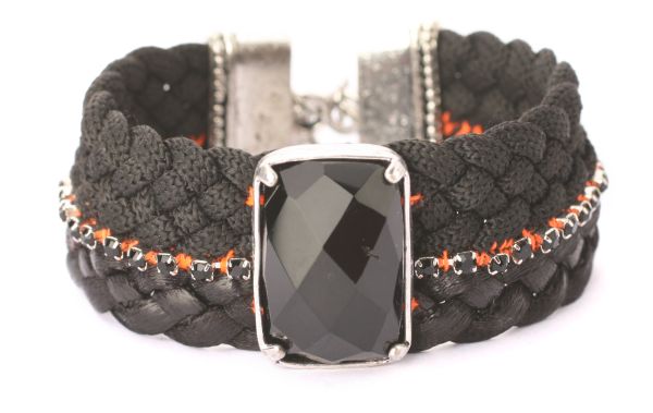 Elegantes Exoal Armband in klassischem Schwarz und funkelnden kleinen Swarovski® Kristallen: Jetzt im Perlenmarkt OnlineShop bestellen! Exoal Schmuck wird aus Naturmaterialien hergestellt. Kleine Farbabweichungen sind deshalb möglich.
