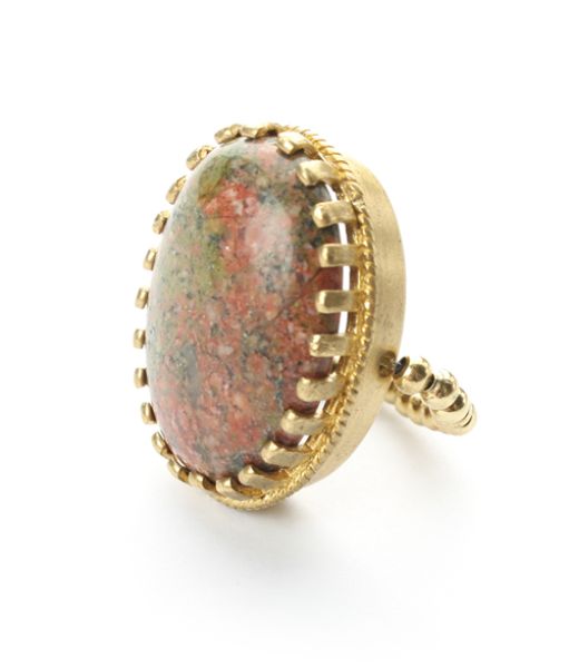 Reizender Exoal Ring mit Jaspis in Cabochon-Schliff und goldener Fassung: Jetzt im Perlenmarkt OnlineShop bestellen! Exoal Schmuck wird aus Naturmaterialien hergestellt. Kleine Farbabweichungen sind deshalb möglich.