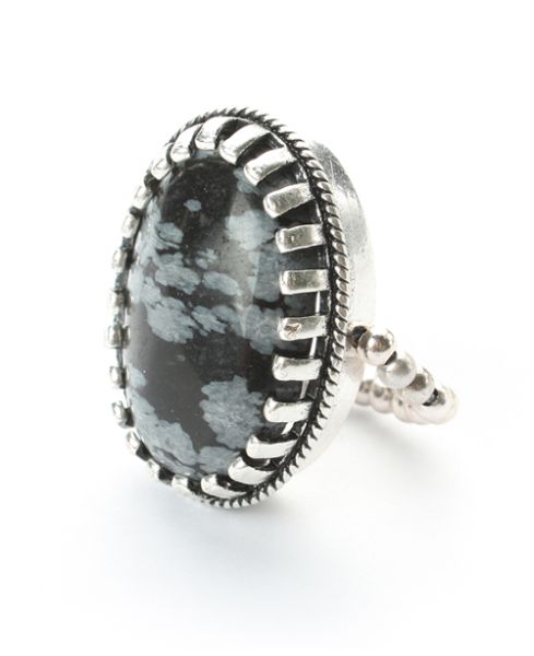 Reizender Exoal Ring mit Schneeflocken-Jaspis in Cabochon-Schliff und silberner Fassung: Jetzt im Perlenmarkt OnlineShop bestellen! Exoal Schmuck wird aus Naturmaterialien hergestellt. Kleine Farbabweichungen sind deshalb möglich.